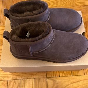 Ugg ultra mini dark brown size 8- NWT NEVER WORN
